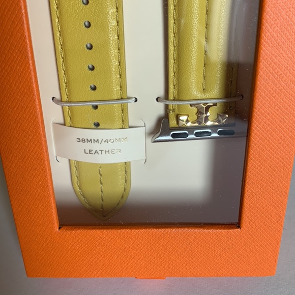 Tory Burch KIRA BAND FOR APPLE WATCH®, YELLOW LEATHER - Picture 10 of 15